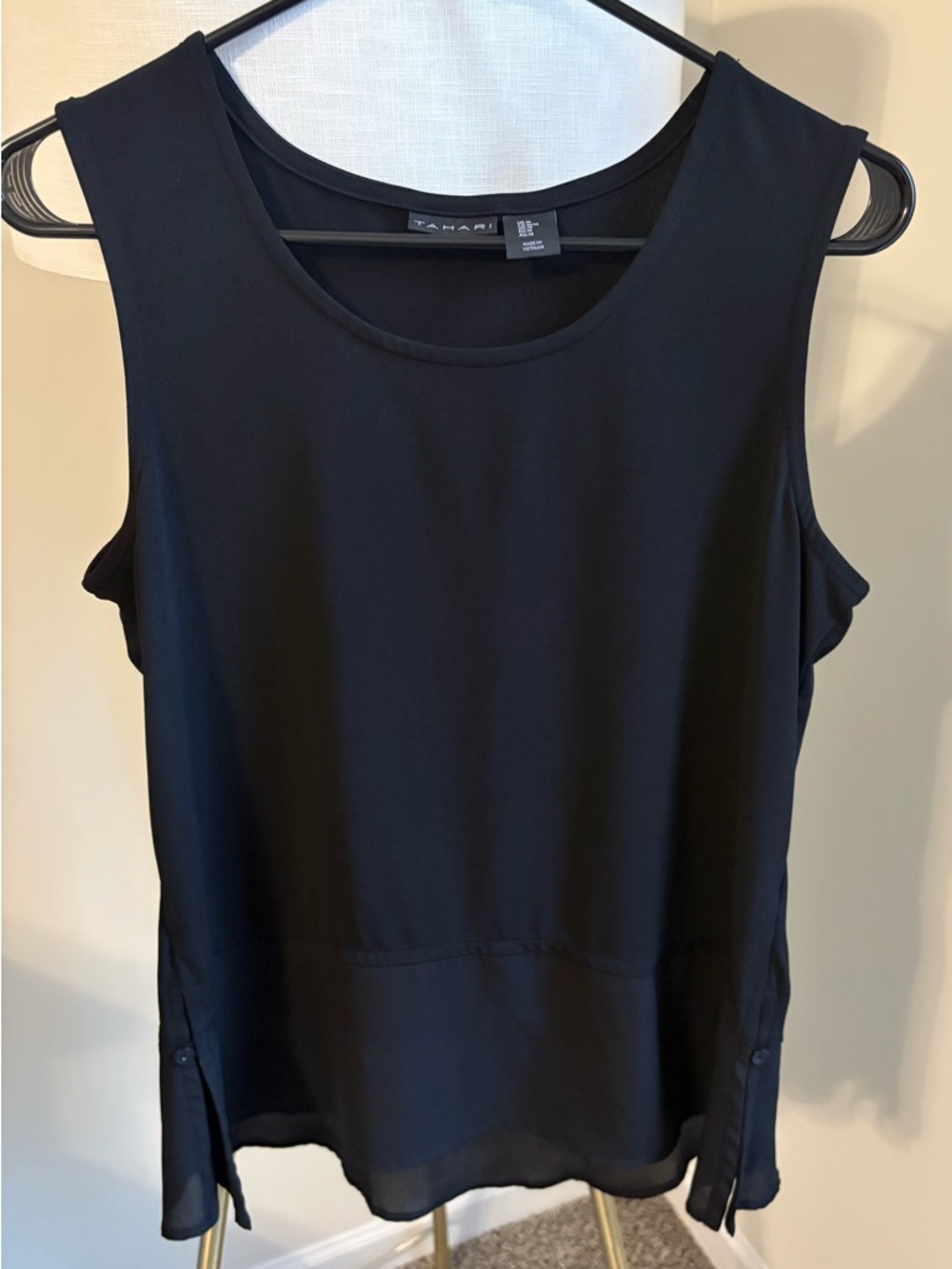 Tahari Black Sleeveless Scoop Neck Top